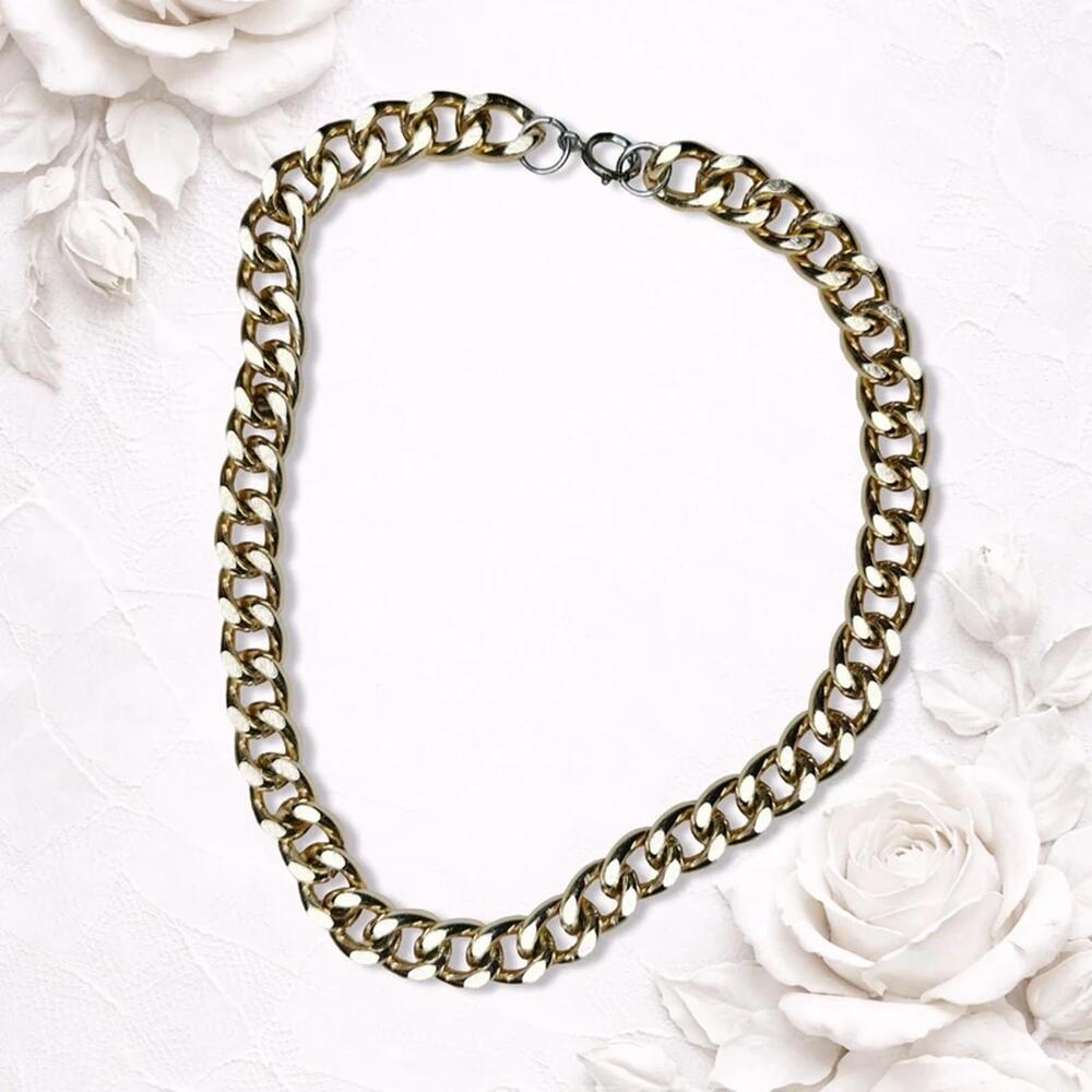 5580. Goldtone Link Necklace Cuban